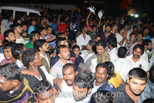 Actress Ramya faces heat of activists in Mangaluru 1
